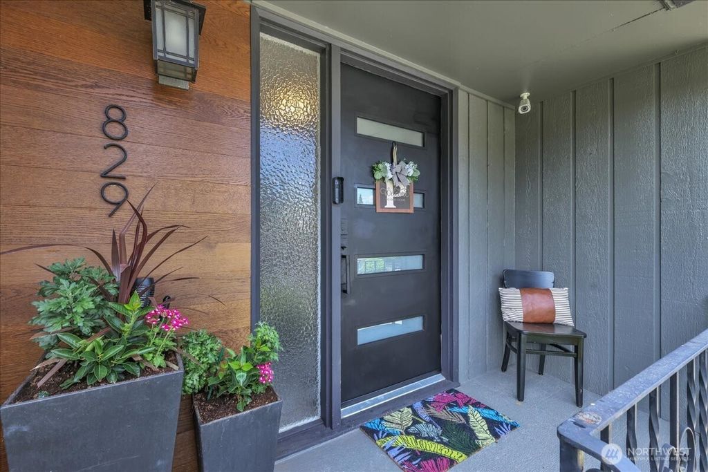 Photo of 829 Maplewood Avenue, Kent, WA 98030 (MLS # 2526885)