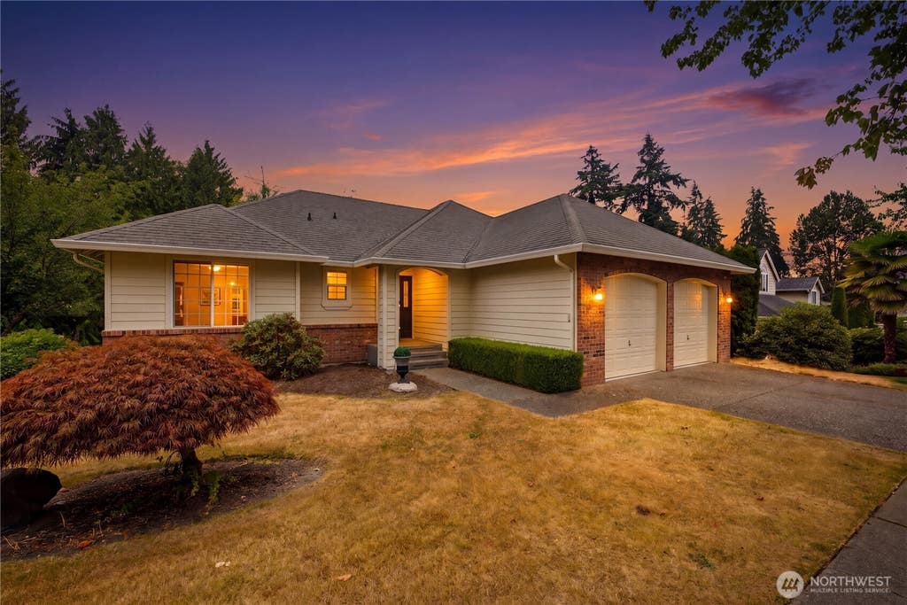 Photo of 829 191st Street SW, Lynnwood, WA 98036 (MLS # 2553001)