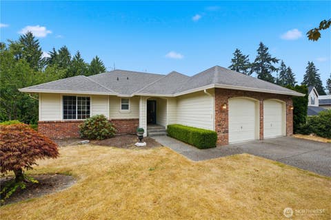 Photo of 829 191st Street SW, Lynnwood, WA 98036 (MLS # 2553001)