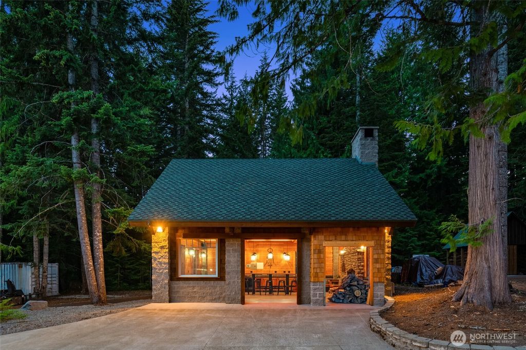 Photo of 4422 Kachess Lake Road, Easton, WA 98925 (MLS # 2502946)