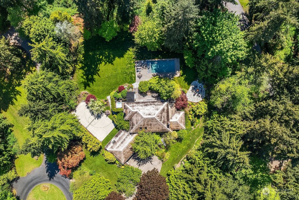 Photo of 2619 208th Avenue SE, Sammamish, WA 98075 (MLS # 2237910)