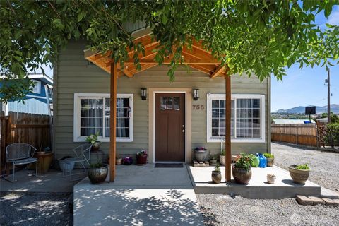 Photo of 755 S Chelan Ave Ave, Wenatchee, WA 98801 (MLS # 2396342)