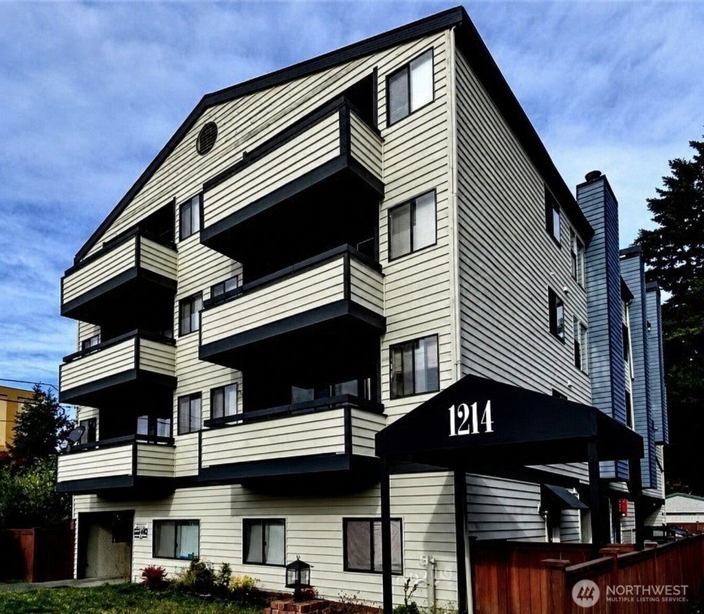Photo of 1214 N 137th Street, Seattle, WA 98133 (MLS # 2574032)