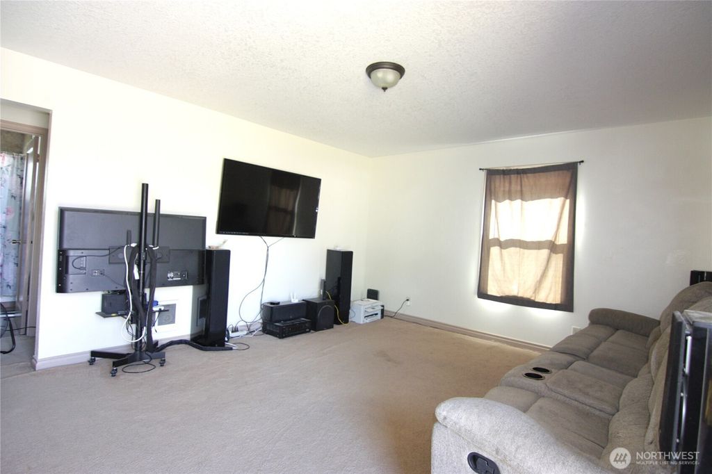 Photo of 2949 Florida Street, Longview, WA 98632 (MLS # 2540924)