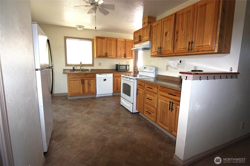 Photo of 2949 Florida Street, Longview, WA 98632 (MLS # 2540924)