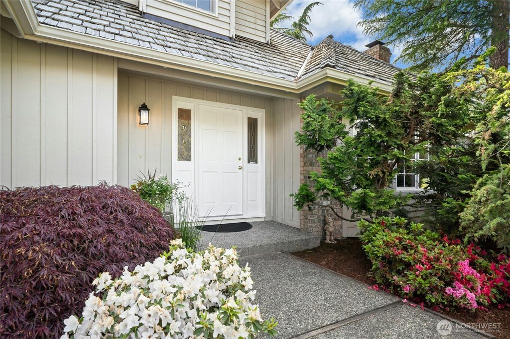 Photo of 17217 SE 47TH Street, Bellevue, WA 98006 (MLS # 2381263)