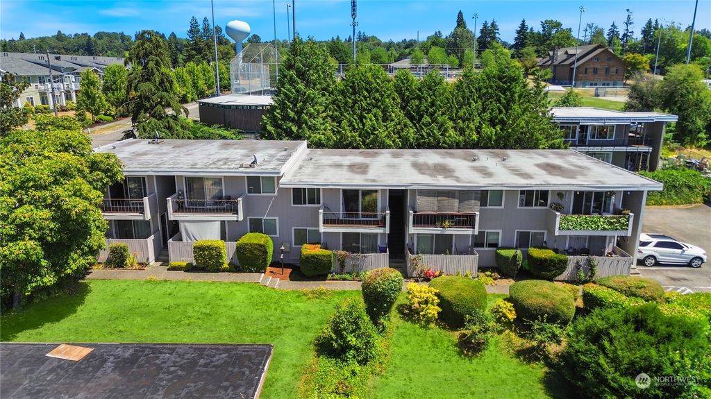 Photo of 815 S 219th Street, Des Moines, WA 98198 (MLS # 2265765)