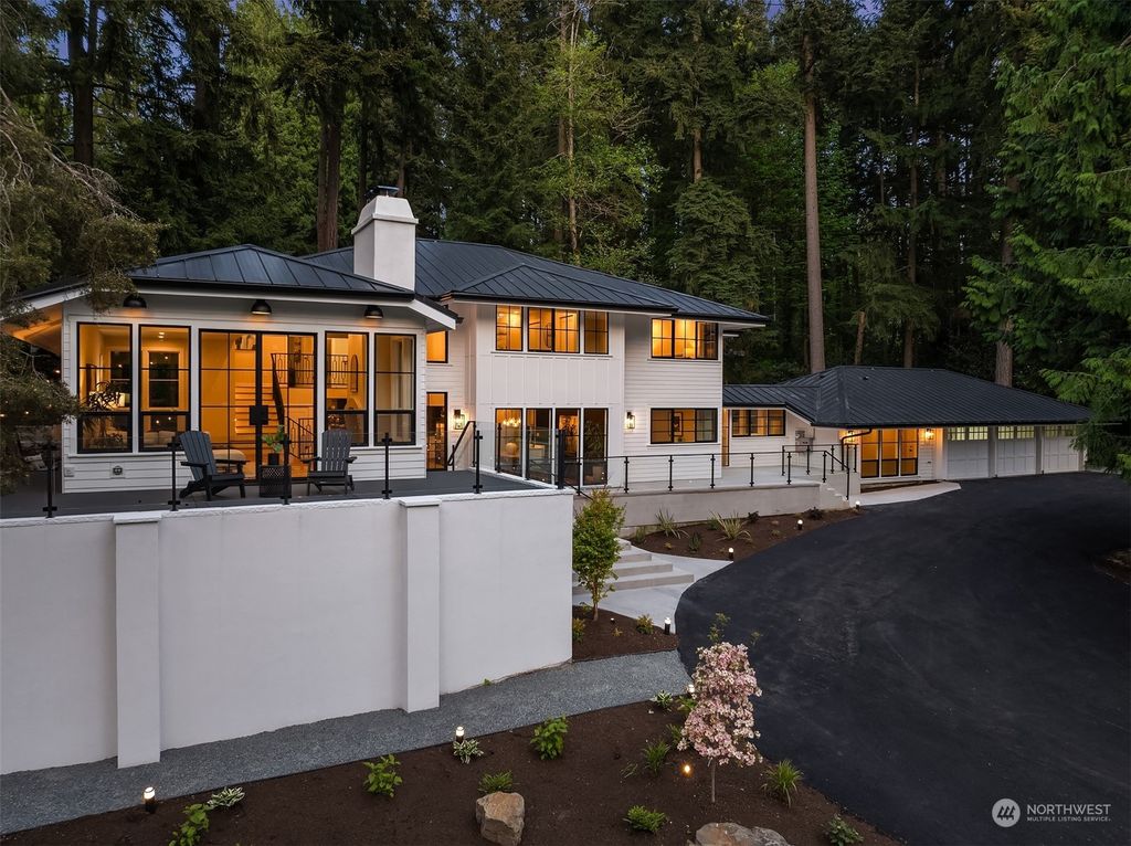 Photo of 3200 130th Avenue NE, Bellevue, WA 98005 (MLS # 2233585)