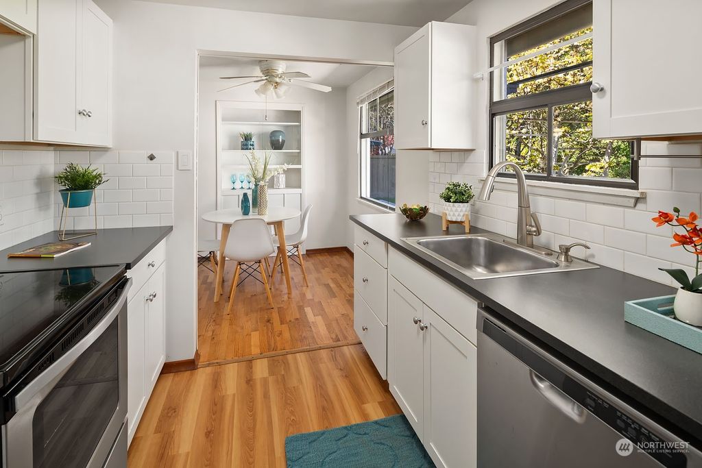 Photo of 15118 SE 41st Street, Bellevue, WA 98006 (MLS # 2223643)