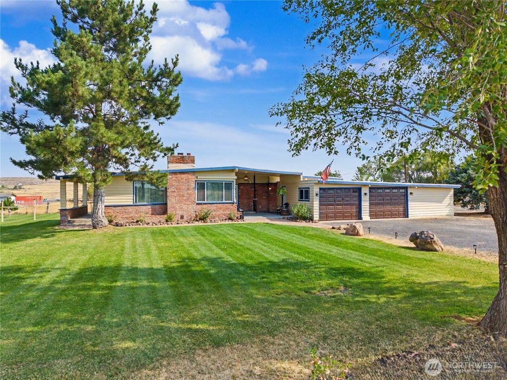 Photo of 3416 Road 20 NE, Soap Lake, WA 98851 (MLS # 2572165)
