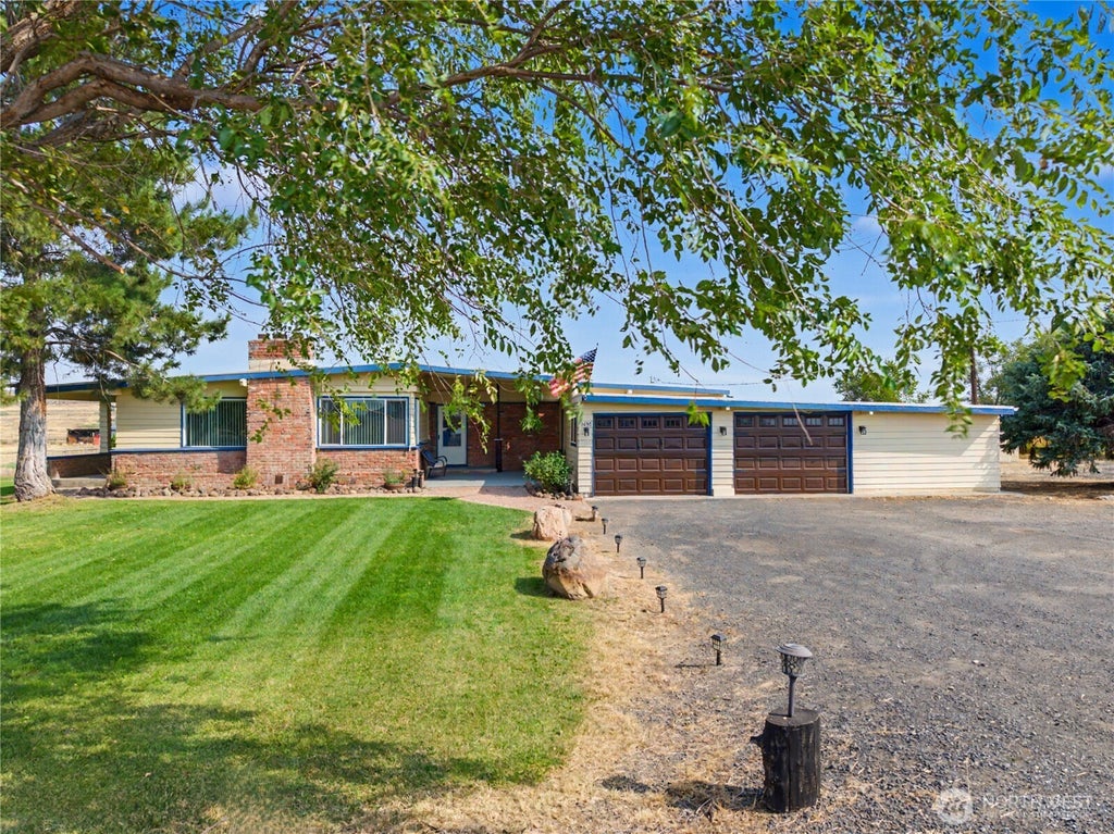 Photo of 3416 Road 20 NE, Soap Lake, WA 98851 (MLS # 2572165)
