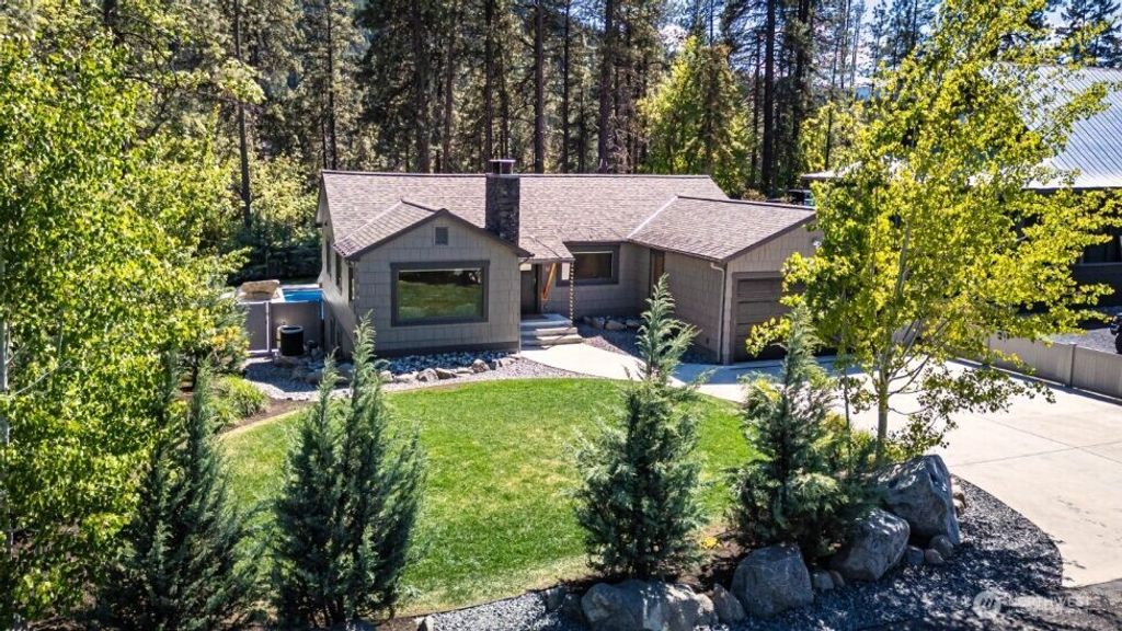 Photo of 1221 Commercial St, Leavenworth, WA 98826 (MLS # 2516399)