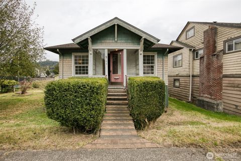 Photo of 704 Lincoln Street, Hoquiam, WA 98550 (MLS # 2446007)