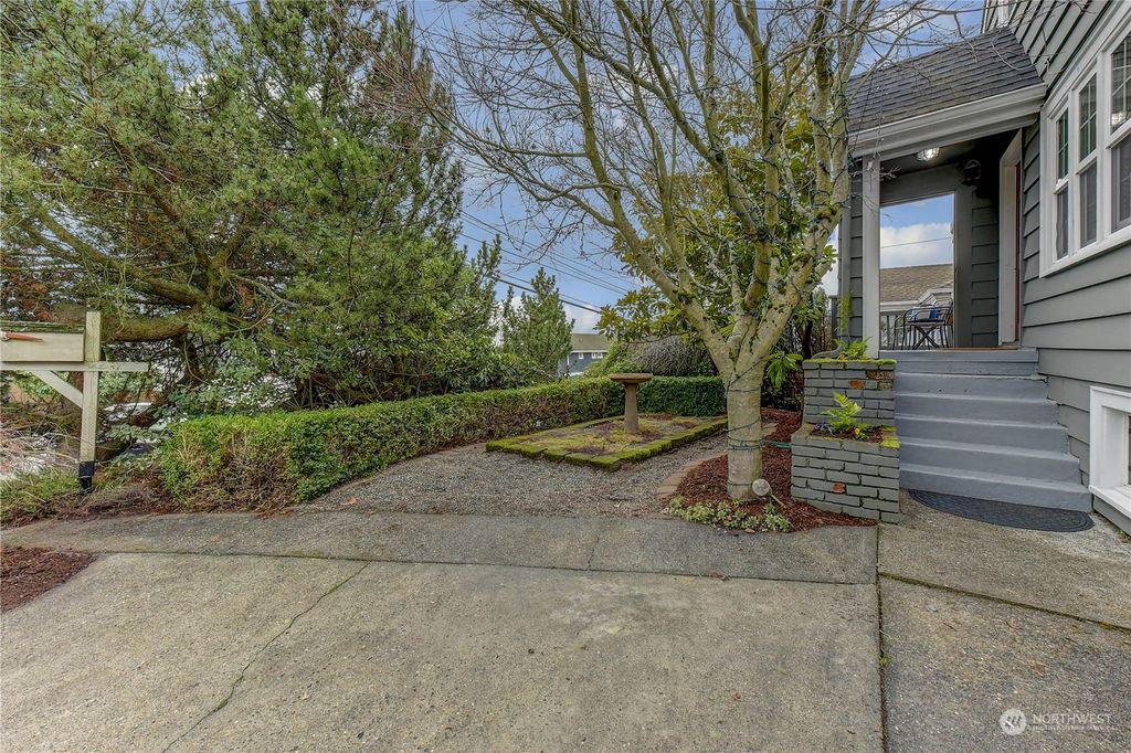 Photo of 4016 SW Thistle Street, Seattle, WA 98136 (MLS # 2030589)