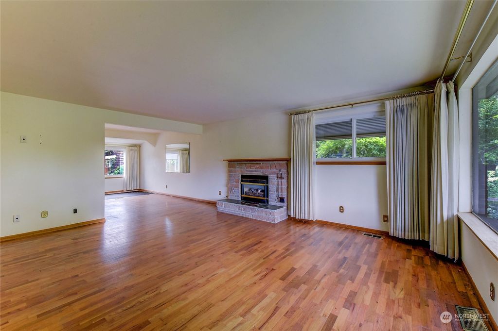 Photo of 526 28th Avenue, Seattle, WA 98122 (MLS # 2072343)