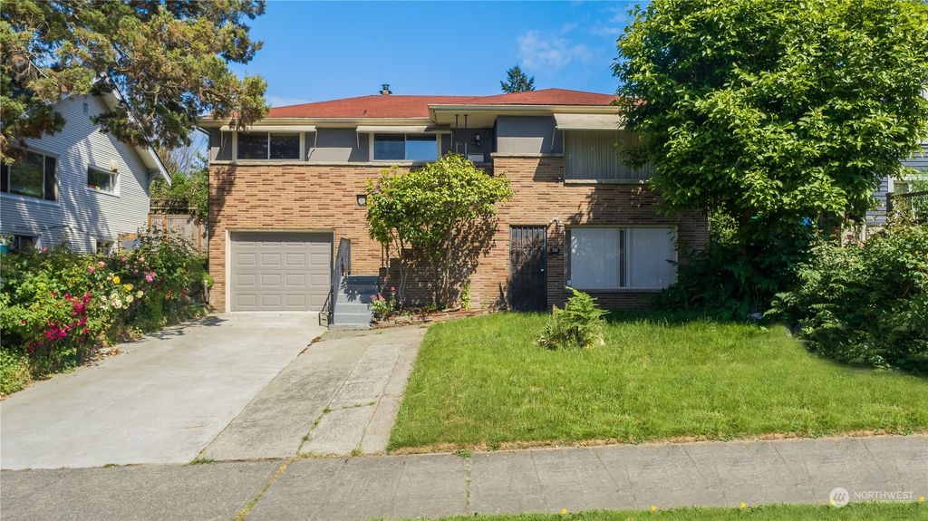 Photo of 526 28th Avenue, Seattle, WA 98122 (MLS # 2072343)