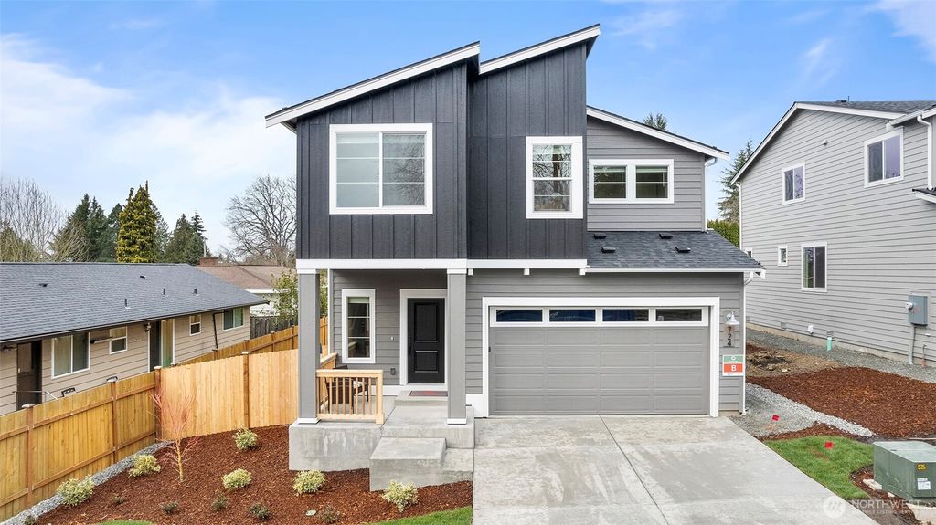 Photo of 728 Van De Vanter Avenue, Kent, WA 98030 (MLS # 2346214)