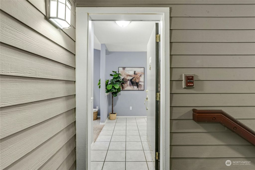 Photo of 18505 SE Newport Way #C214, Issaquah, WA 98027 (MLS # 2261756)
