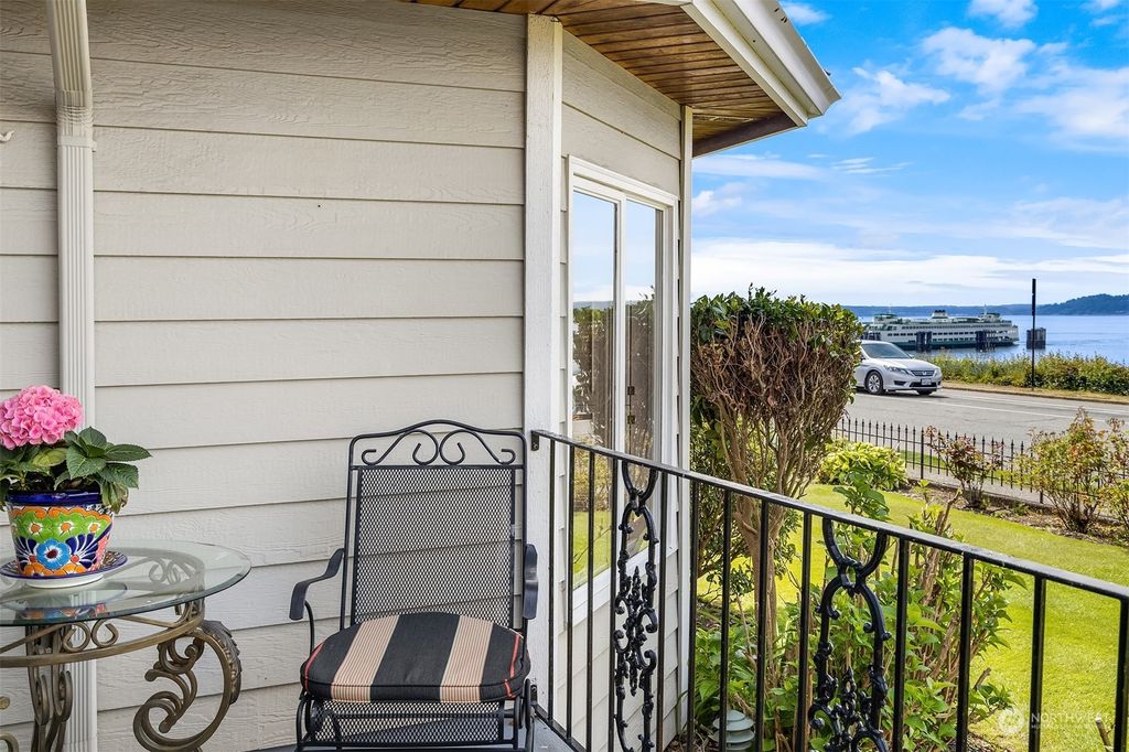 Photo of 326 Sunset Avenue N, Edmonds, WA 98020 (MLS # 2065786)