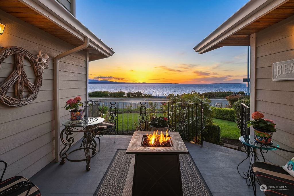 Photo of 326 Sunset Avenue N, Edmonds, WA 98020 (MLS # 2065786)