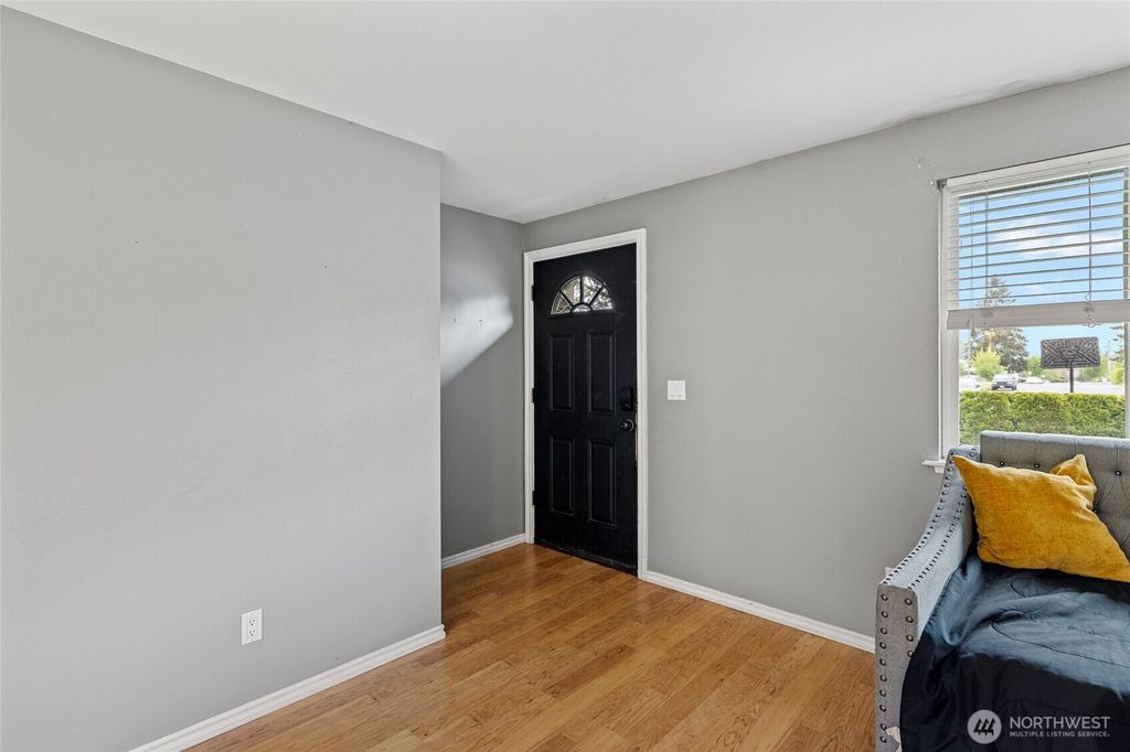 Photo of 2008 Pacific Place, Mount Vernon, WA 98273 (MLS # 2520852)