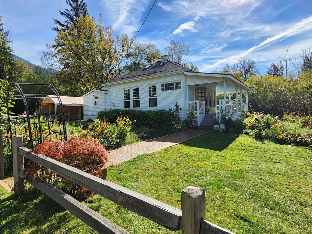 Photo of 9620 SE 238th way WAY, Issaquah, WA 98027 (MLS # 2593579)