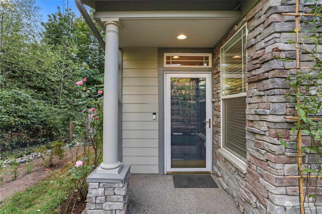Photo of 16255 SE 66th Street, Bellevue, WA 98006 (MLS # 2159767)