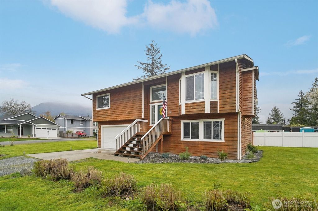 Photo of 128 3rd Street, Gold Bar, WA 98251 (MLS # 2362187)
