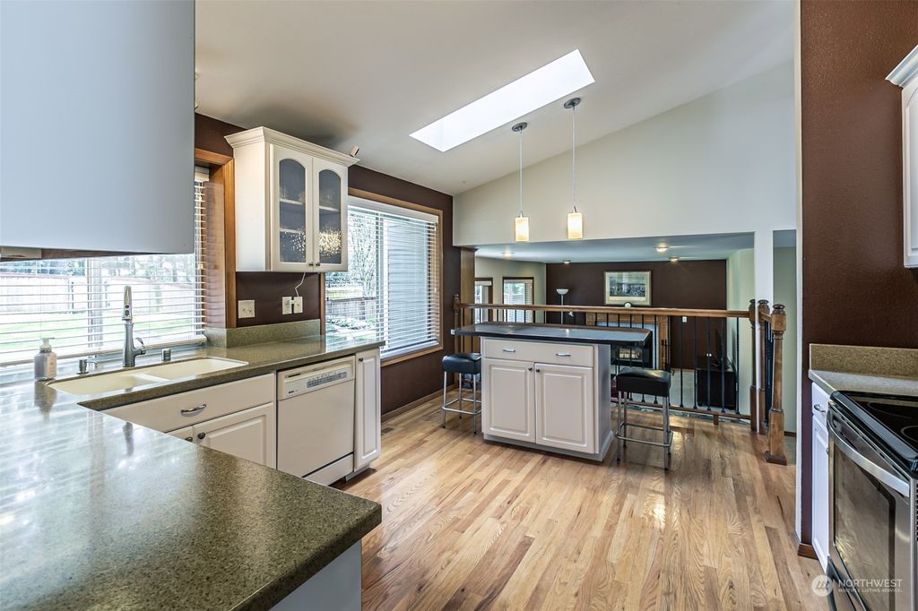 listing image 9367695933304063315