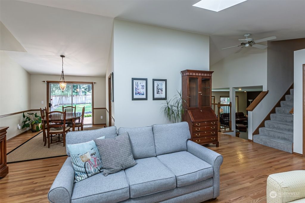listing image 9369146753182416761