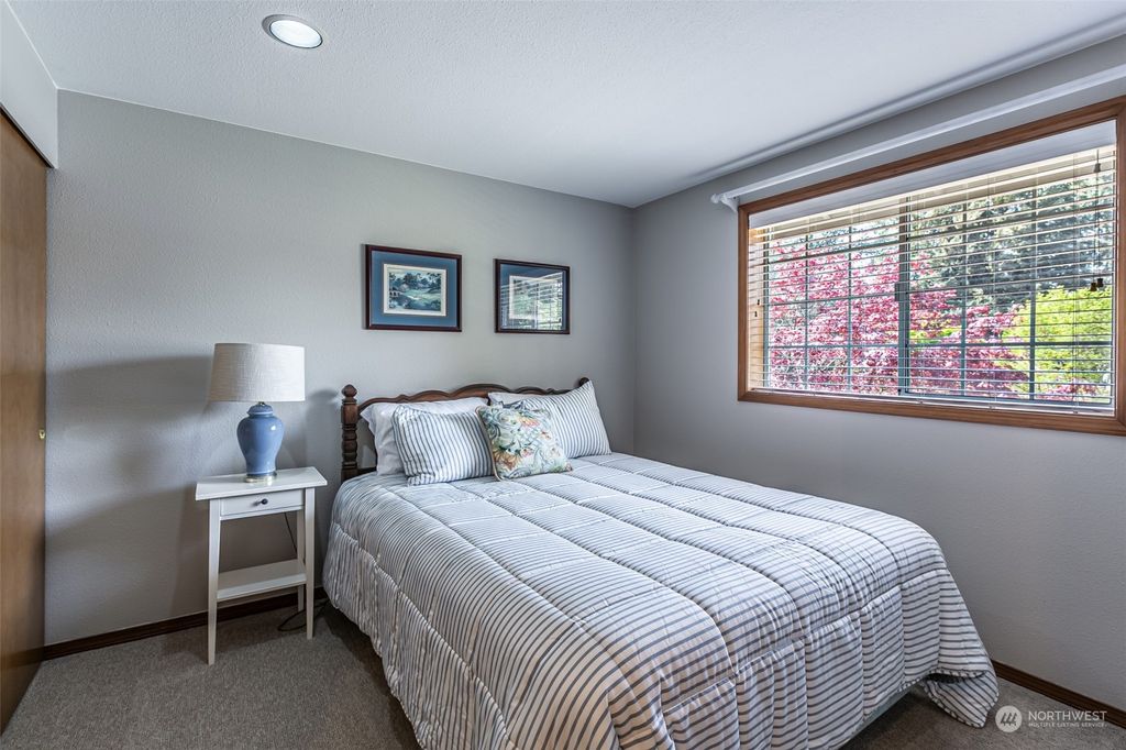 listing image 9366285579489420244
