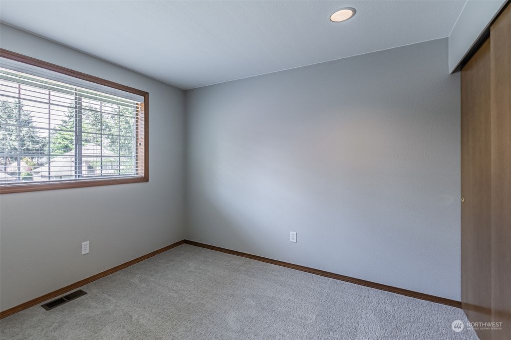 listing image 9367771952537250073