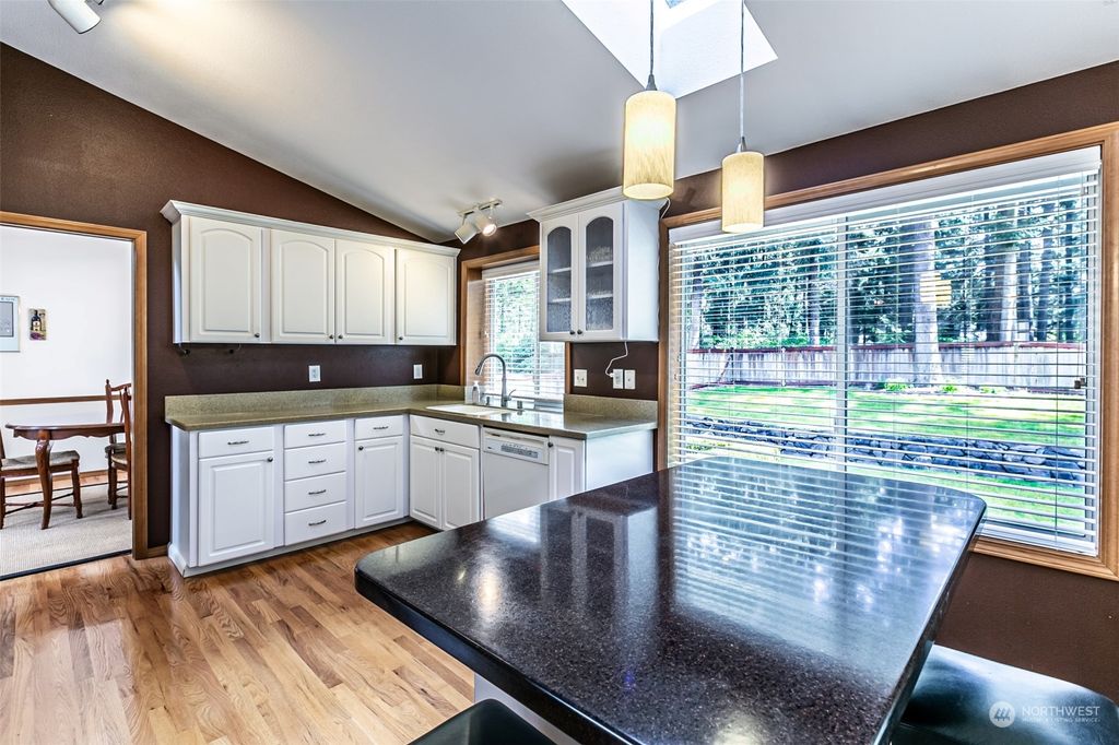 listing image 9366655145414898049