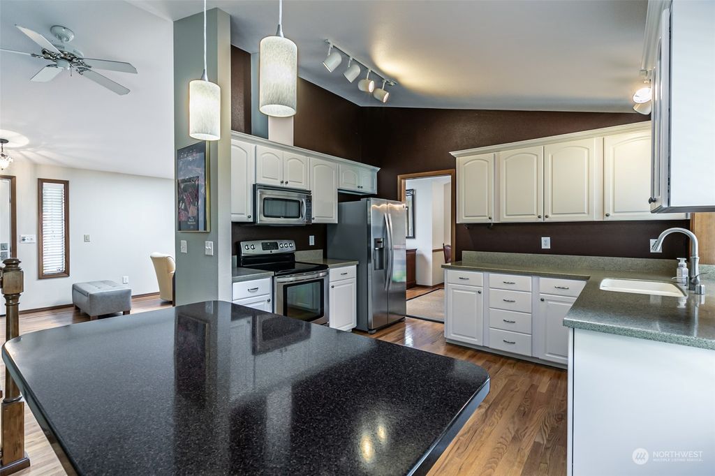 listing image 9365928574530688023