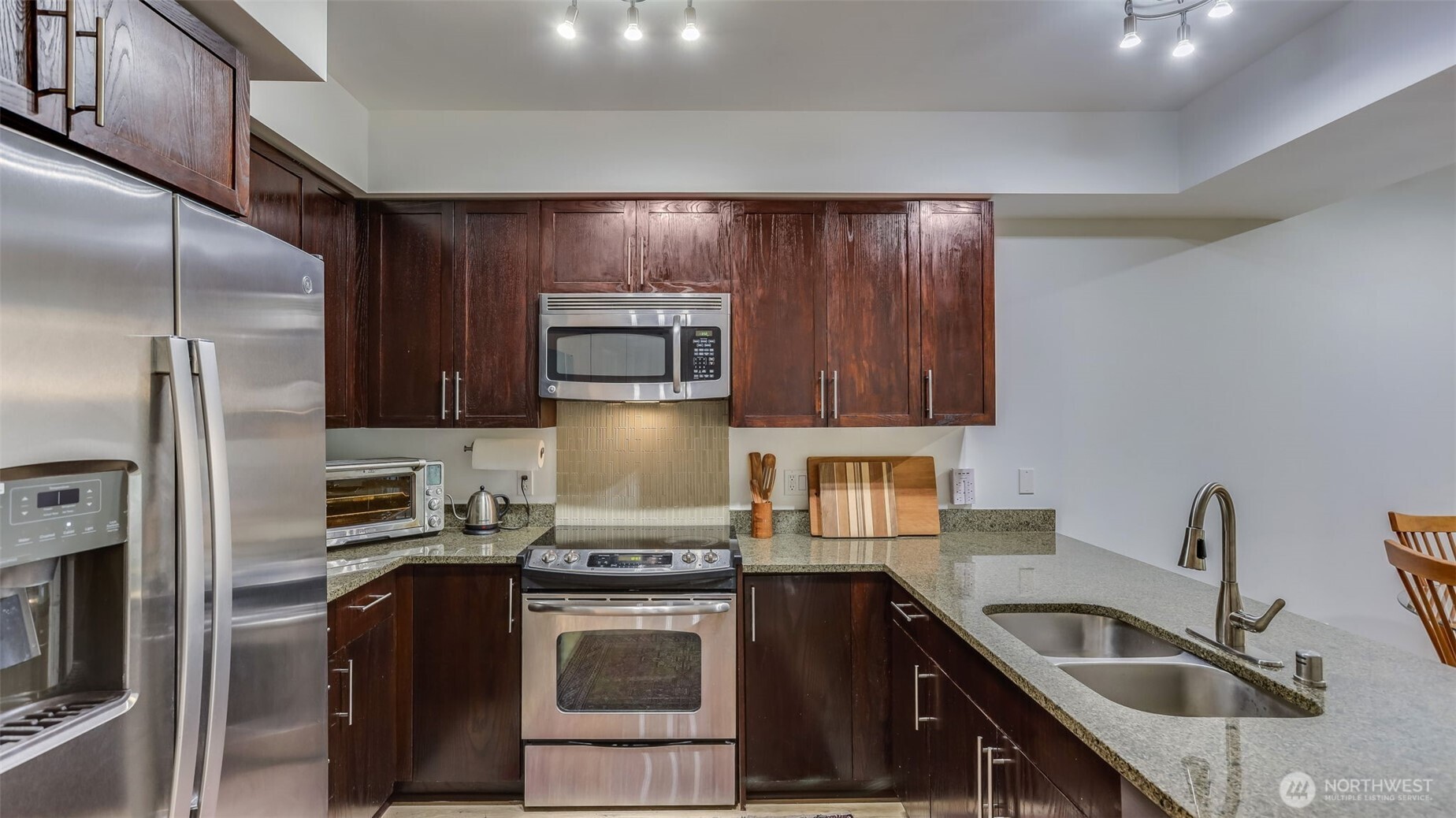 699 John Street 306