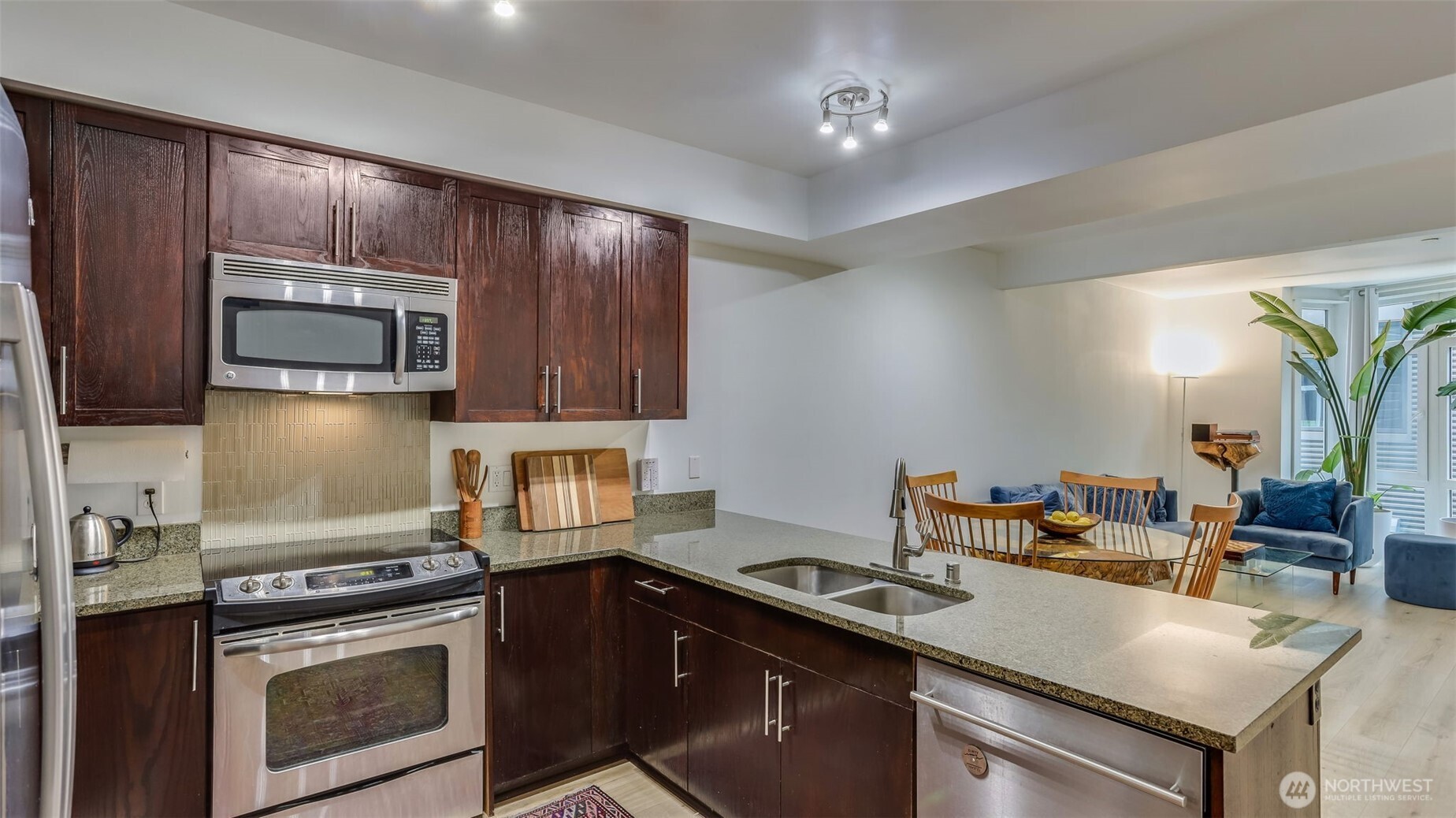 699 John Street 306