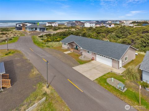 Photo of 1503 Dune Crest Loop, Westport, WA 98595 (MLS # 2510993)