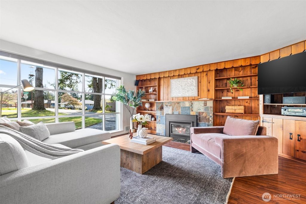 Photo of 7 W Beech Street, Everett, WA 98203 (MLS # 2360932)