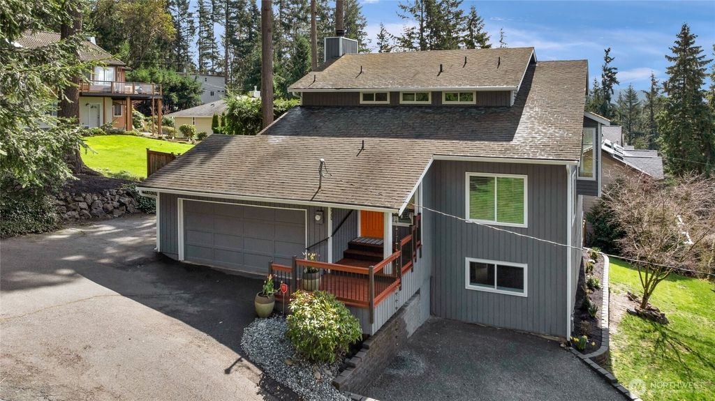 Photo of 1520 209th Avenue NE, Sammamish, WA 98074 (MLS # 2345308)