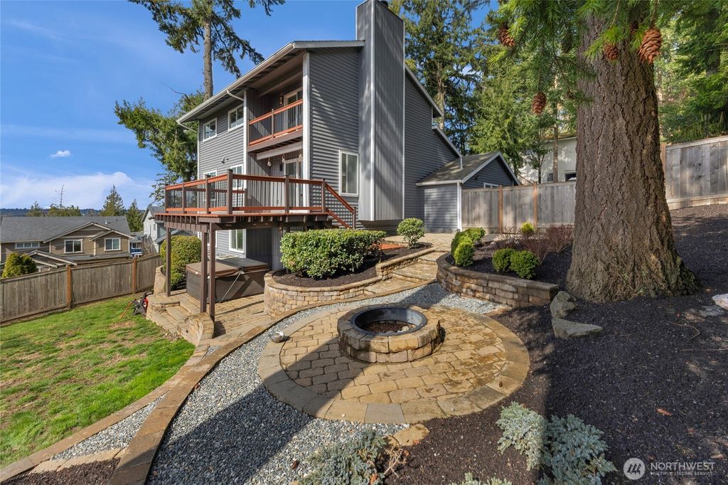 Photo of 1520 209th Avenue NE, Sammamish, WA 98074 (MLS # 2345308)