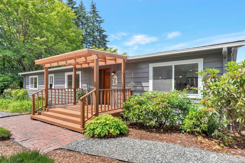 Photo of 714 WANDERING CREEK Drive, Bothell, WA 98021 (MLS # 2397311)