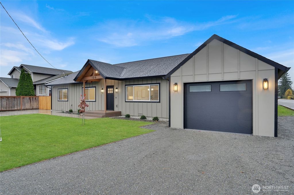 Photo of 120 5th Avenue N, Algona, WA 98001 (MLS # 2453320)