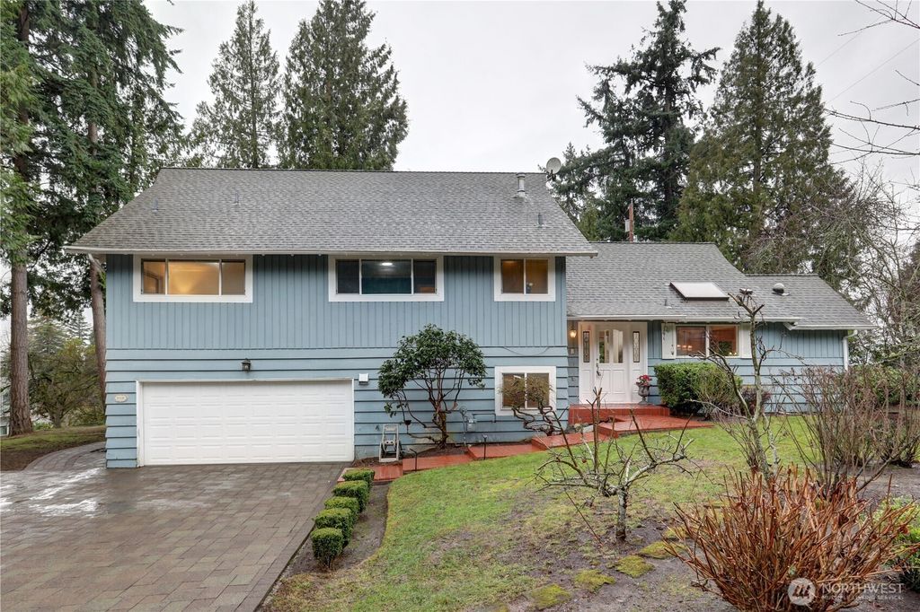 Photo of 10538 48th Place NE, Kirkland, WA 98033 (MLS # 2475313)