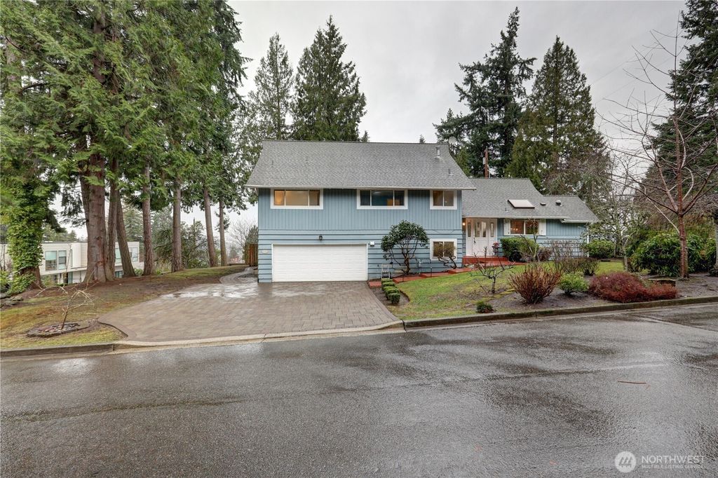 Photo of 10538 48th Place NE, Kirkland, WA 98033 (MLS # 2475313)
