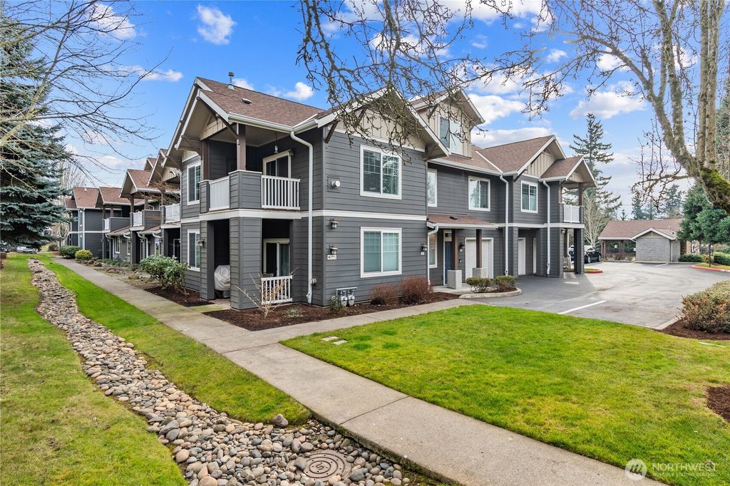 Photo of 10800 SE 17TH Circle #B18, Vancouver, WA 98664 (MLS # 2475280)