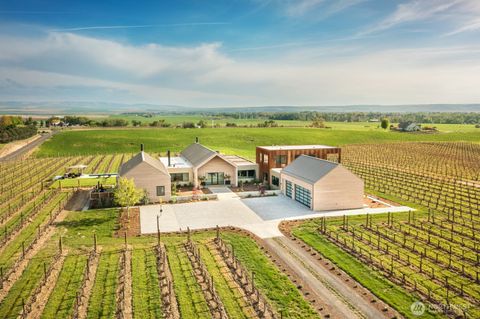 Photo of 1721 J B George Road, Walla Walla, WA 99362 (MLS # 2367780)