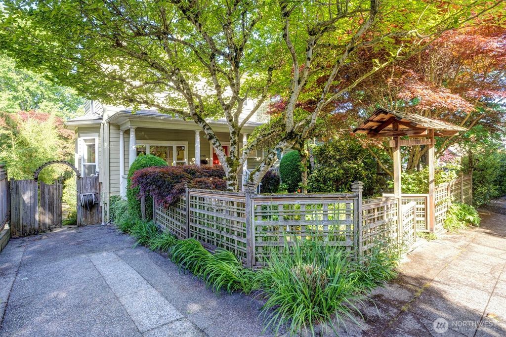 Photo of 1109 30th Avenue, Seattle, WA 98122 (MLS # 2371590)