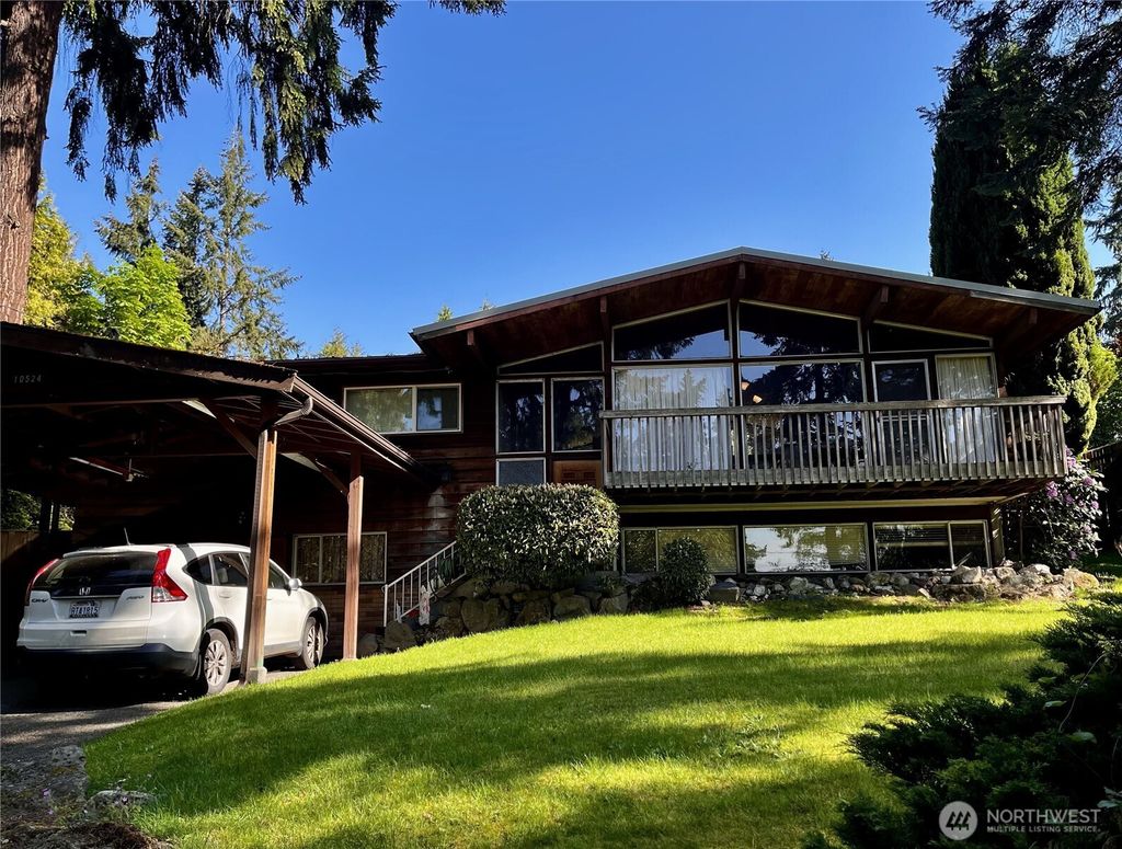 Photo of 10524 SE 32nd Street, Bellevue, WA 98004 (MLS # 2370358)