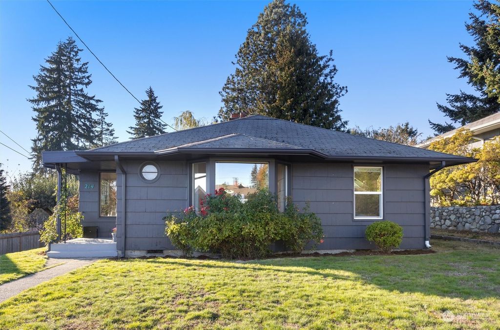 Photo of 214 Avenue H, Snohomish, WA 98290 (MLS # 2017247)