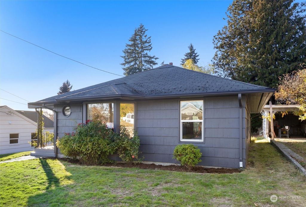 Photo of 214 Avenue H, Snohomish, WA 98290 (MLS # 2017247)